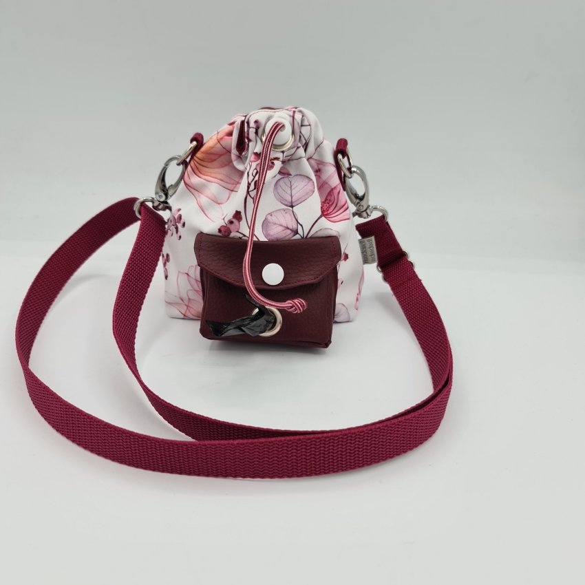 Futterbeutel zum umhängen weiß-bordeaux-rosa Blüten